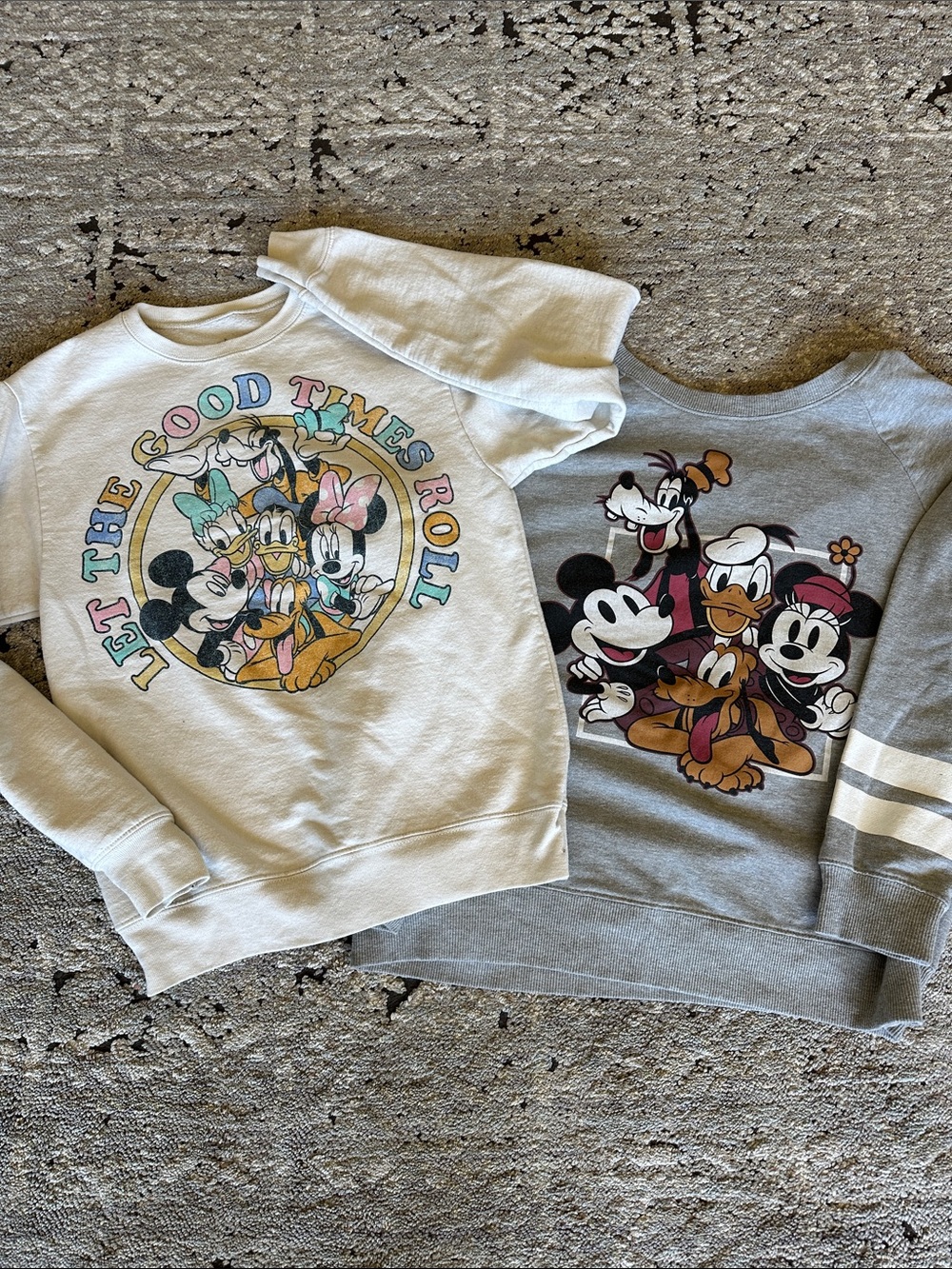 ☀️EUC Disney brand sweatshirt lot